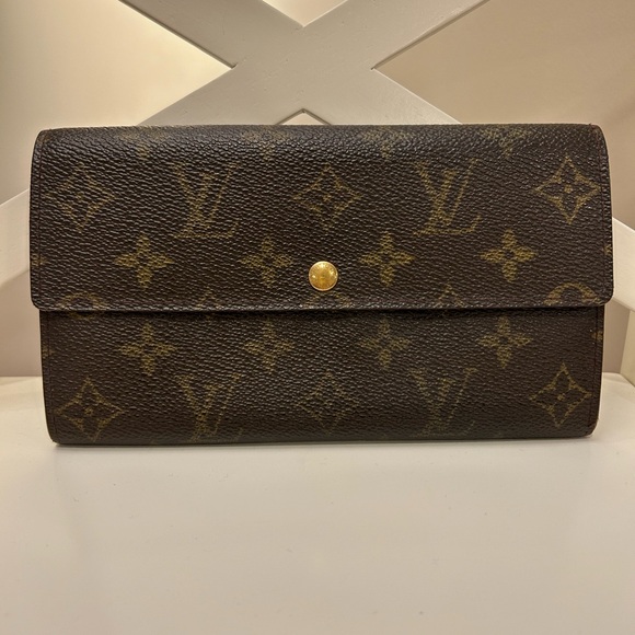 Louis Vuitton Handbags - 💯% Authentic Louis Vuitton Sarah Long Wallet